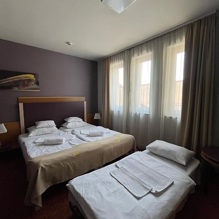 Szent Gellert Hotel Секешфехервар Экстерьер фото